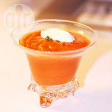Soupe froide à la tomate et glace au parmesan