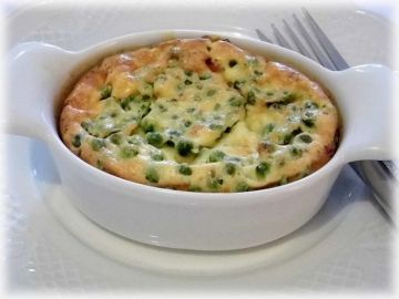Clafoutis de petits pois, jambon et fromage ail & fines herbes Clafoutis de petits pois, jambon et fromage ail & fines herbes