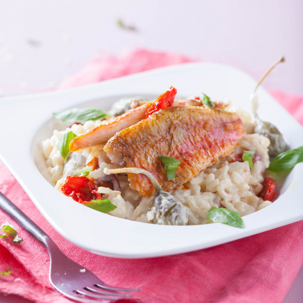 Risotto aux tomates confites, câpres et filets de rouget Risotto aux tomates confites, câpres et filets de rouget