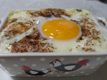 Oeufs cocottes aux poireaux et au Roquefort