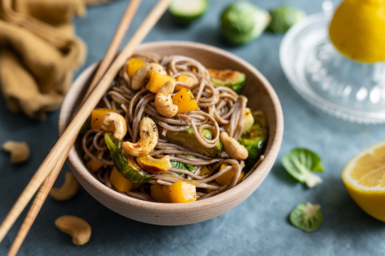 Wok de soba au butternut et aux noix de cajou Wok de soba au butternut et aux noix de cajou
