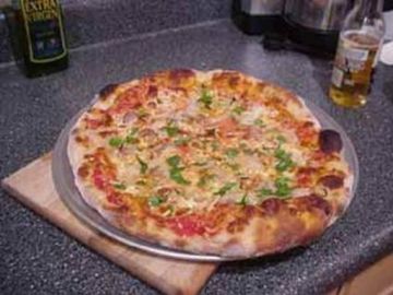 Pizza regina (jambon, champignons, fromage) Pizza regina (jambon, champignons, fromage)