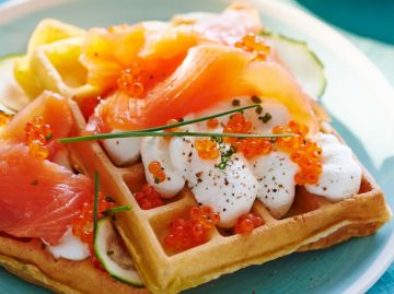 Gaufre moelleuse aux courgettes et saumon fumé Gaufre moelleuse aux courgettes et saumon fumé