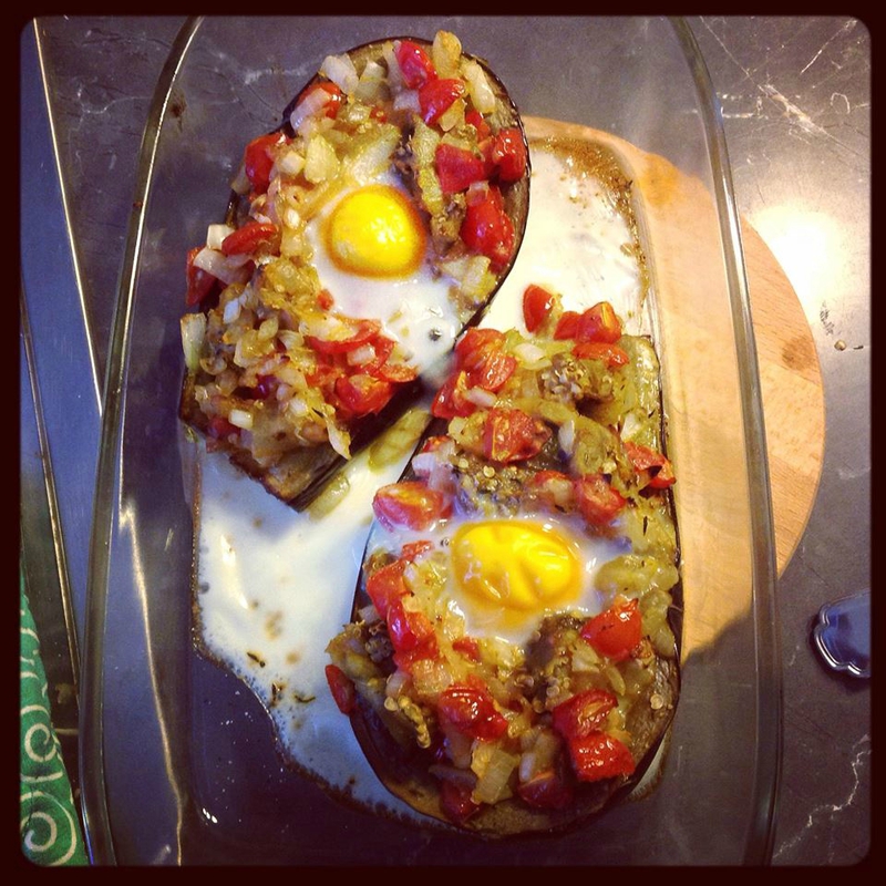 Aubergines farcies, oeuf au nid Aubergines farcies, oeuf au nid