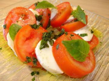 Salade tomate-mozzarella-basilic Salade tomate-mozzarella-basilic