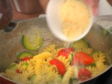 Risotto de fusillis aux courgettes et aux tomates confites Risotto de fusillis aux courgettes et aux tomates confites