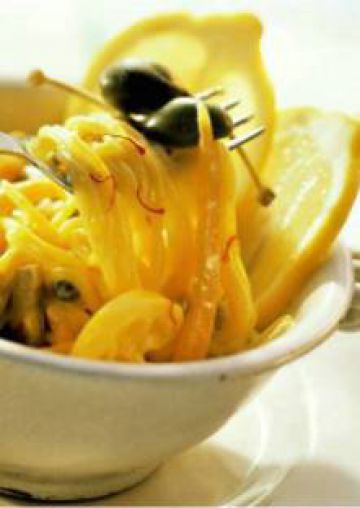 Spaghetti à la viande de veau, aux câpres, aux carottes et au vin blanc Spaghetti à la viande de veau, aux câpres, aux carottes et au vin blanc