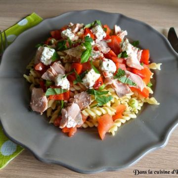 Salade de pâtes au saumon et à la feta Salade de pâtes au saumon et à la feta