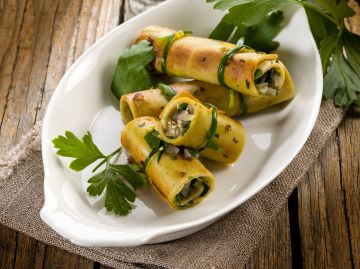 Roulés de pancakes végétariens au seitan, oignon et persil Roulés de pancakes végétariens au seitan, oignon et persil