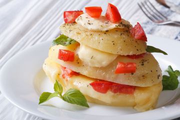 Pommes de terre à la tomate et mozzarella Pommes de terre à la tomate et mozzarella