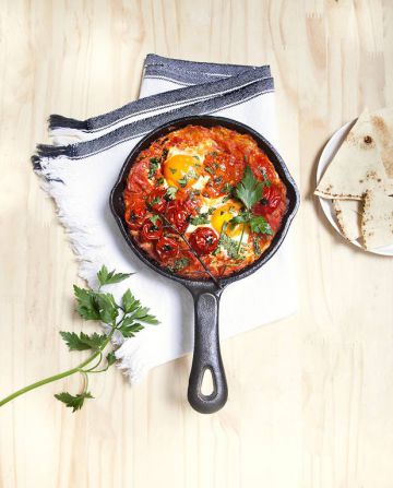 Shakshuka aux oeufs et tomates Shakshuka aux oeufs et tomates