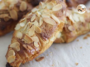 Croissants aux amandes faciles