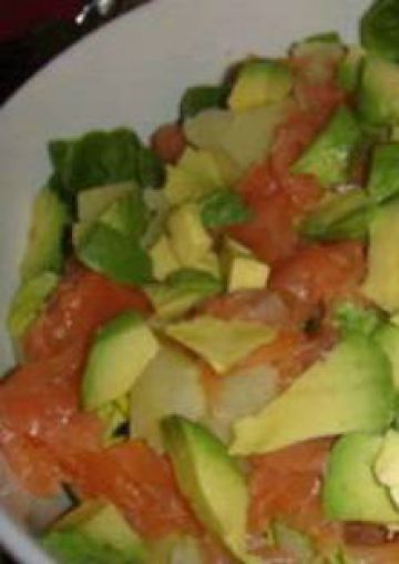 Salade de saumon fumé, pommes de terre et avocat Salade de saumon fumé, pommes de terre et avocat