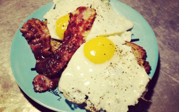 Tartines oeuf-bacon à l'anglaise Tartines oeuf-bacon à l'anglaise