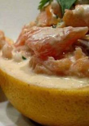 Pamplemousse farci au saumon fume et crevettes