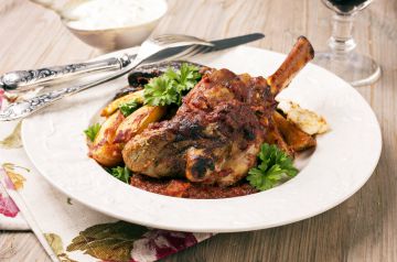 Souris d’agneau aux poivrons, tomates et vin blanc Souris d’agneau aux poivrons, tomates et vin blanc