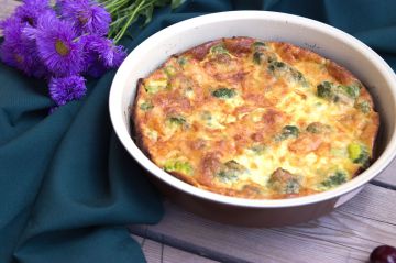 Quiche sans pâte au brocoli et lardons fumés Quiche sans pâte au brocoli et lardons fumés