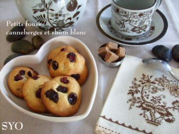 Petits fours aux canneberges et rhum blanc de mamigoz Petits fours aux canneberges et rhum blanc de mamigoz