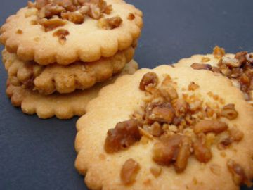 Petits sablés croquants aux pignons caramélisés Petits sablés croquants aux pignons caramélisés