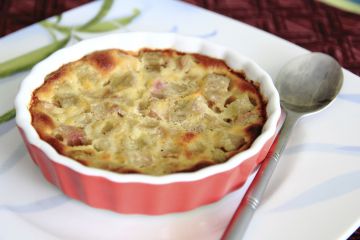 Clafoutis à la rhubarbe facile