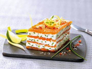 Mille-feuilles de saumon fumé au mascarpone citronné Mille-feuilles de saumon fumé au mascarpone citronné