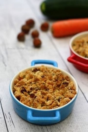 Gratin de petits légumes en crumble de noisettes