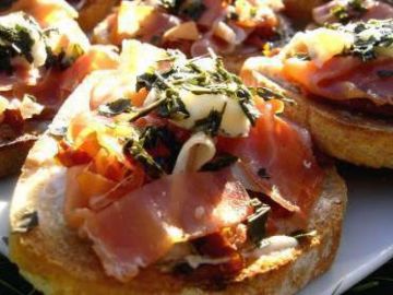 Bruschettas au gorgonzola et jambon italien Bruschettas au gorgonzola et jambon italien