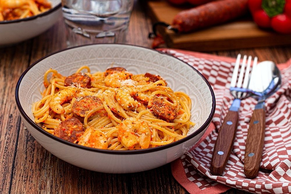 Spaghetti à la crème de poivron, chorizo et crevettes Spaghetti à la crème de poivron, chorizo et crevettes