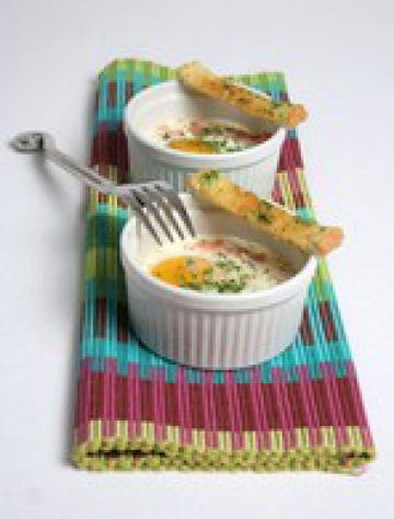 Oeufs cocotte saumon fumé et estragon Oeufs cocotte saumon fumé et estragon