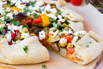 Tarte rustique aux légumes du soleil et feta Tarte rustique aux légumes du soleil et feta