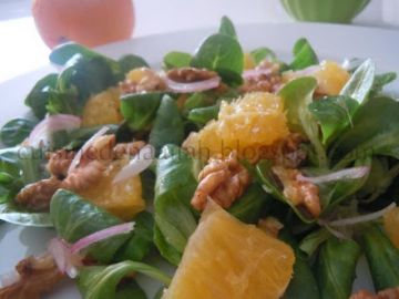 Salade de mâche, noix et orange