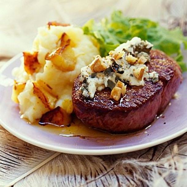 Pavé d'autruche, sauce roquefort et noix Pavé d'autruche, sauce roquefort et noix