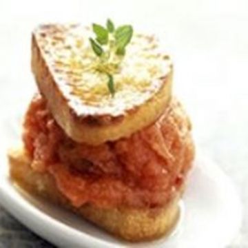 Sorbet de tomate et croquant de pain de campagne à l'huile d'olive Sorbet de tomate et croquant de pain de campagne à l'huile d'olive