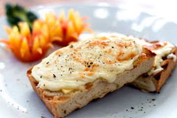 Tartine au fromage frais, jambon et emmental Tartine au fromage frais, jambon et emmental