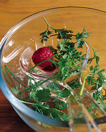 Salade d'herbes aux framboises Salade d'herbes aux framboises