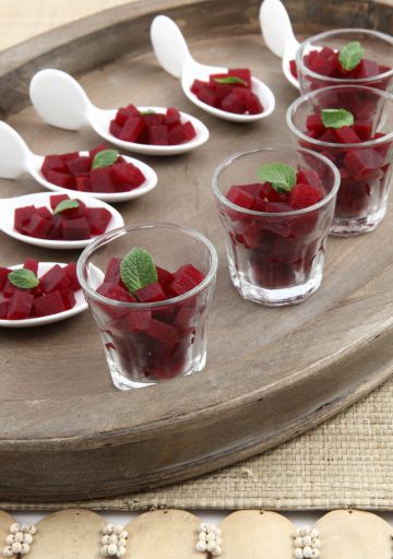 Salade de betteraves rouges crues en verrine Salade de betteraves rouges crues en verrine