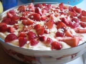 Tiramisu aux fraises, chocolat blanc et confiture de fraises Tiramisu aux fraises, chocolat blanc et confiture de fraises