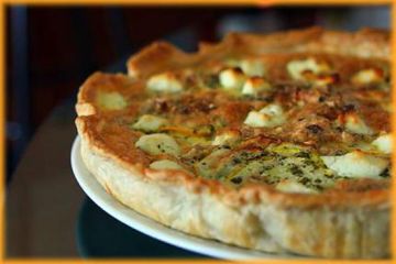 Tarte feuilletée courgettes jaunes, noisettes et sauge. Tarte feuilletée courgettes jaunes, noisettes et sauge.
