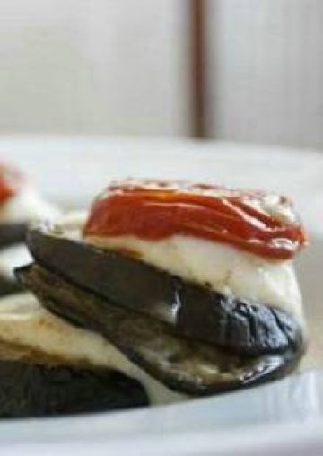 Mille-feuille aubergine/mozza/tomate Mille-feuille aubergine/mozza/tomate