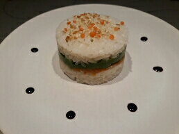 Burger de sushis saumon avocat Burger de sushis saumon avocat