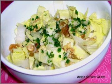 Salade d'endive aux noix et raisins secs