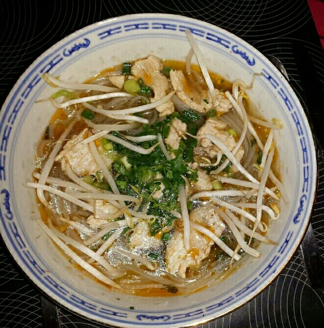 Soupe vietnamienne au poulet & ramen (cookeo) -> rapide