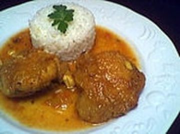 Poulet au lait de coco, tomates et safran Poulet au lait de coco, tomates et safran