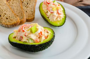 Avocat farci à la mayonnaise Avocat farci à la mayonnaise