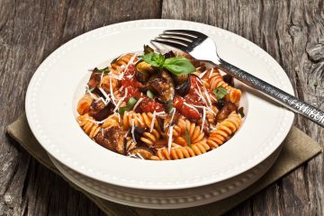 Pasta alla norma (pâtes siciliennes aux aubergines, tomates et ricotta) Pasta alla norma (pâtes siciliennes aux aubergines, tomates et ricotta)