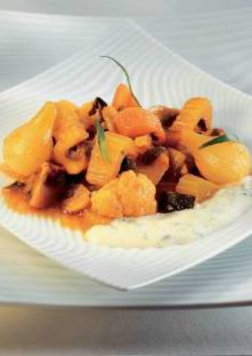 Grecque de légumes, sauce yaourt à la coriandre Grecque de légumes, sauce yaourt à la coriandre
