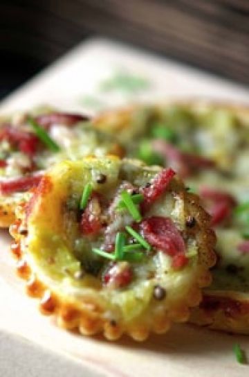 Tartelettes feuilletées aux poireaux, Comté et Bacon Tartelettes feuilletées aux poireaux, Comté et Bacon