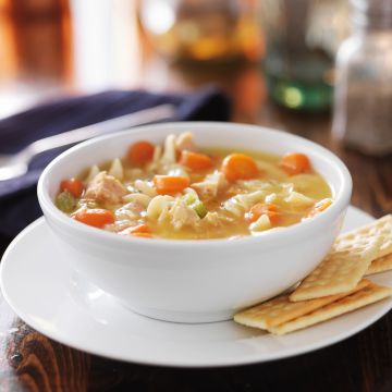 Soupe de nouilles aux carottes et poulet Soupe de nouilles aux carottes et poulet