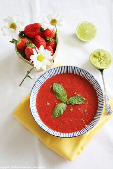 Soupe de fraisesà la menthe et citron vert