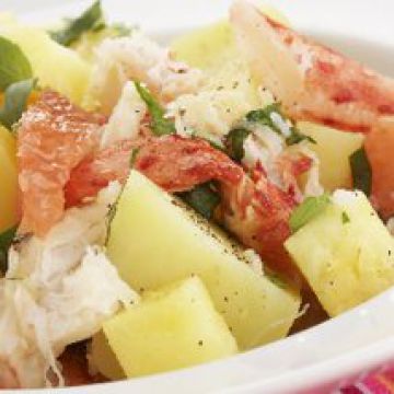 Salade de pommes de terres primeurs au crabe, ananas et pamplemousse Salade de pommes de terres primeurs au crabe, ananas et pamplemousse